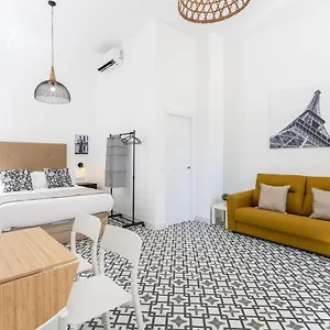 holidays2malaga-picasuss-loft-new-built-close-huelin.hotelsinnerja.org/